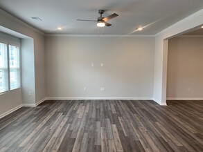 Building Photo - 609 Tova Fls Dr