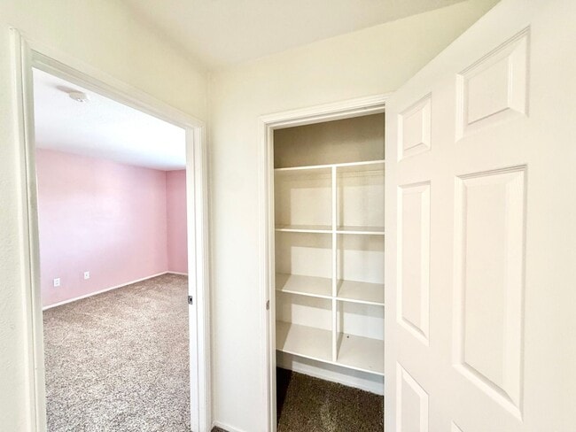 Building Photo - Spacious 5 Bedroom Redhawk Home with LARGE Loft & Backyard in Prime Location