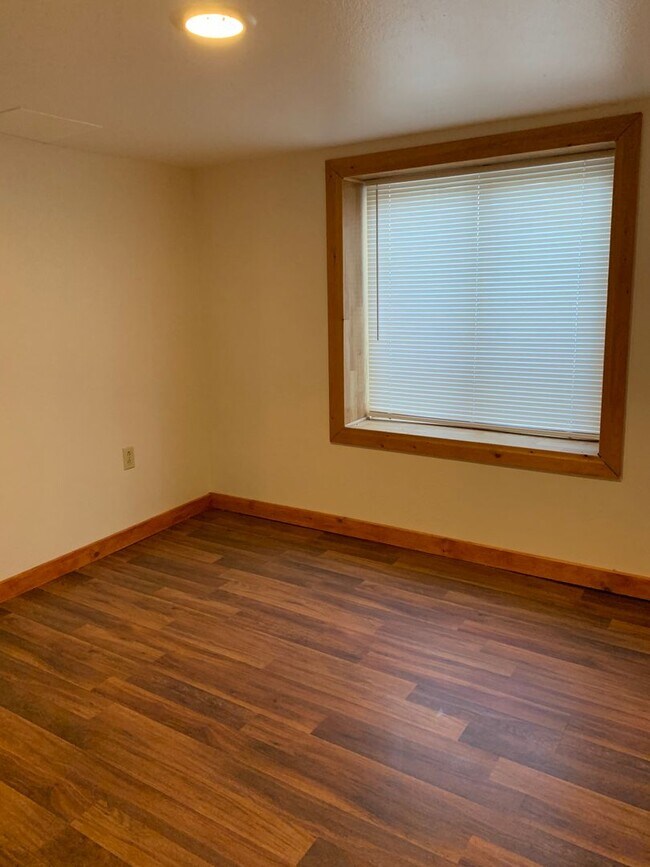 Building Photo - Two Bedroom - East Helena