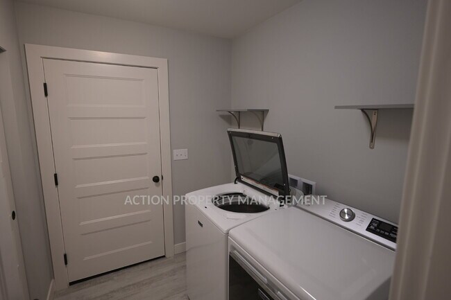 Building Photo - 2 bed + office, 2 bath home in Sequim