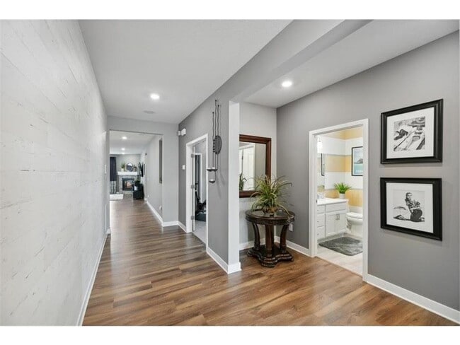 Building Photo - 9337 Bridle Way