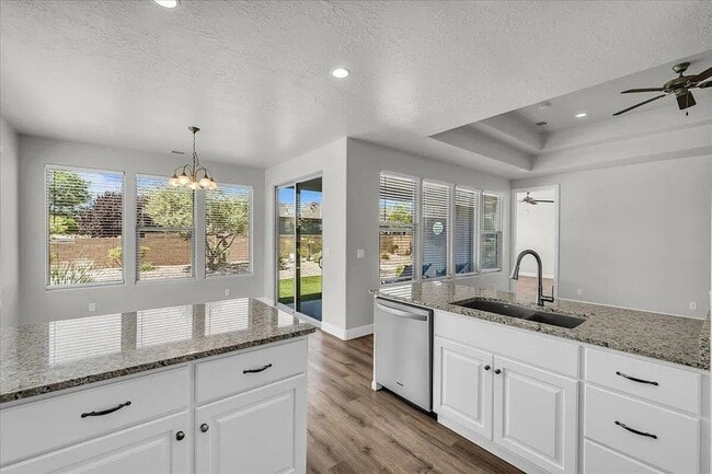 Building Photo - Coral Canyon Living! 3 Bedroom Home with C...
