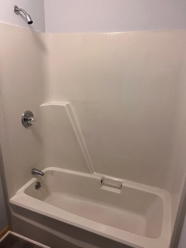 Building Photo - Townhome