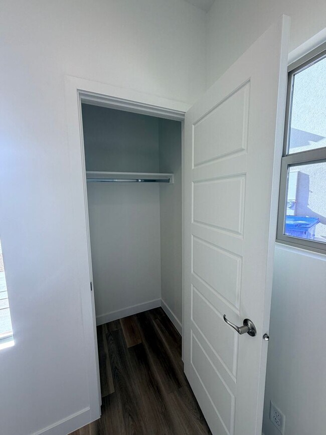 Building Photo - Beautiful Brand new 4 bedroom, 2.5 bathroom home in St George!