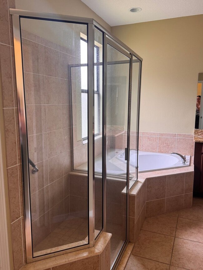 Building Photo - Luxury Living in SummerGlen – Updated 3-Be...