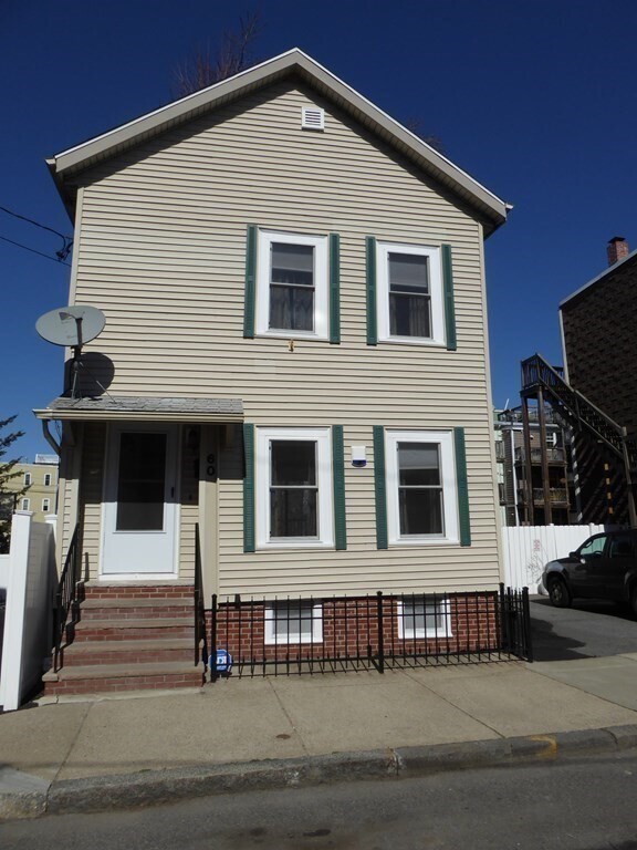 Building Photo - 56 Baxter St