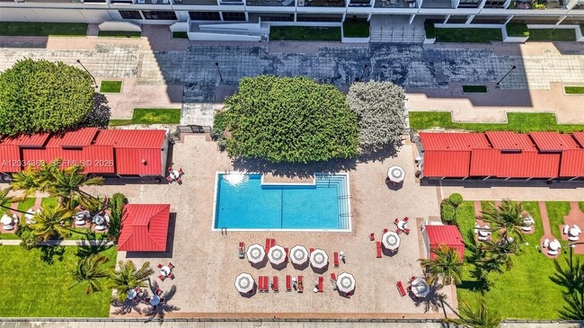 Building Photo - 2555 Collins Ave