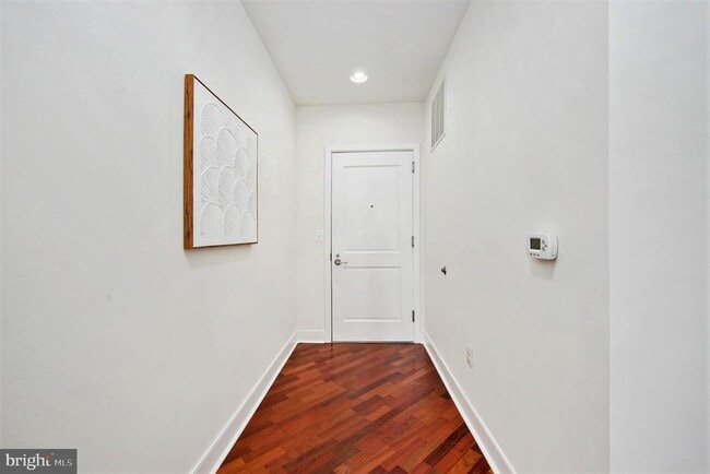 Building Photo - 600 S 24th St