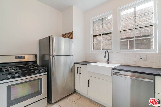 Building Photo - 1132 N Vista St