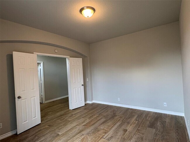 Building Photo - 1112 Vanderbilt Cir
