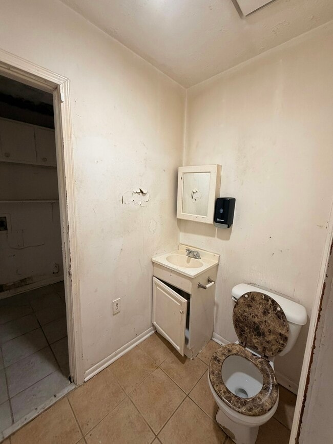 Building Photo - 298 Roxbury Dr