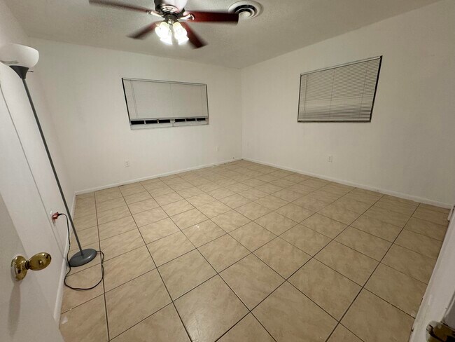 Building Photo - 198 SW 15th St