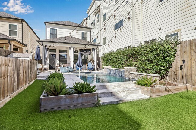 Building Photo - 1144 W 24th St