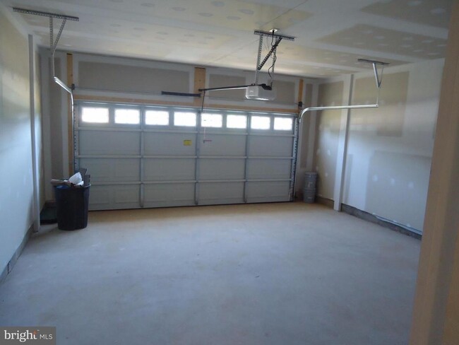 Building Photo - 10302 Bluebird Ct
