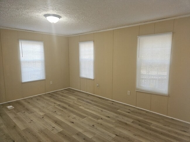 Building Photo - 4058 Nursery Rd