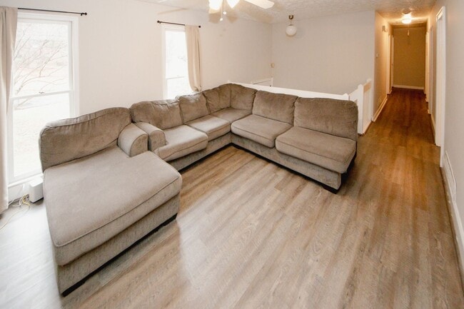 Building Photo - 1424 Shadowbrook Dr