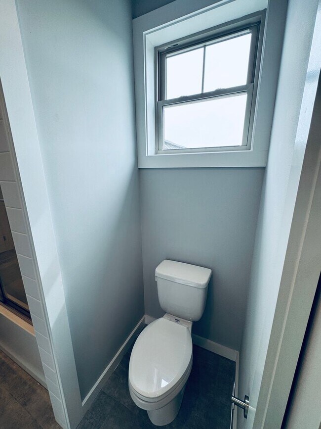 Building Photo - West AVL - Spacious, Beautiful Modern Home