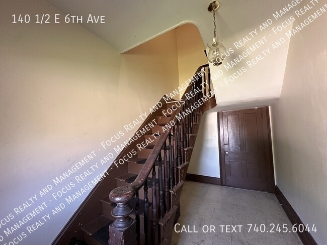 Building Photo - 140 1/2 E 6th Ave-
