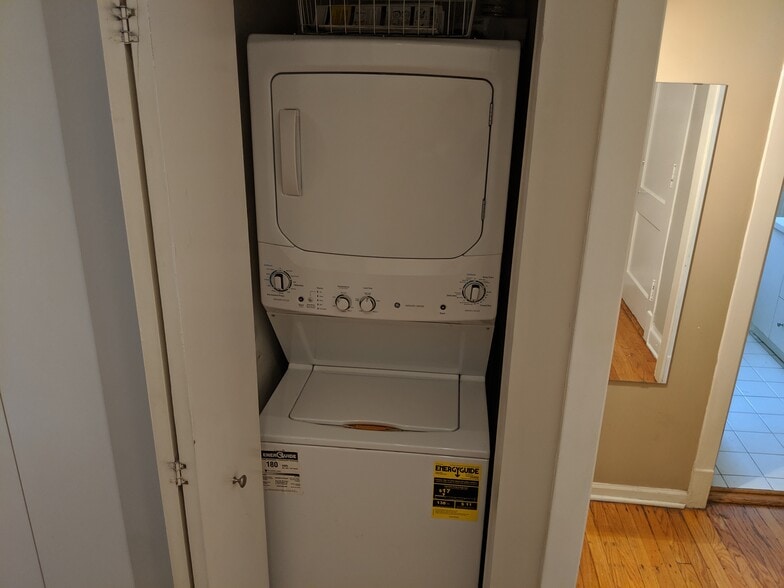 In-unit Laundry - 925 E 61st St