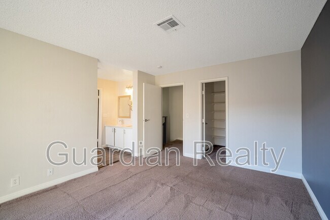 Building Photo - 2882 Calle Del Oro