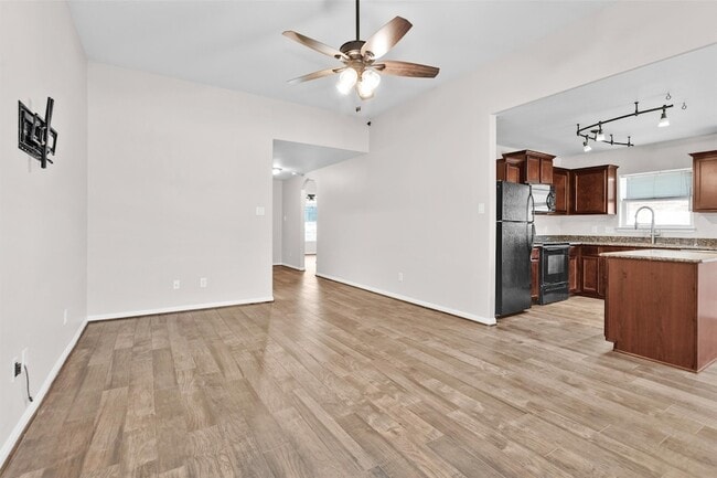 Building Photo - 30822 W Lost Creek Blvd