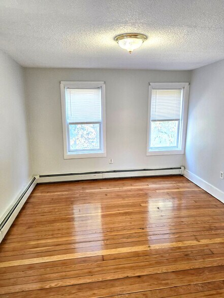 Building Photo - 31 Beecher St