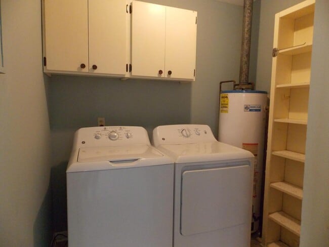 Building Photo - 403 Catherine Ave