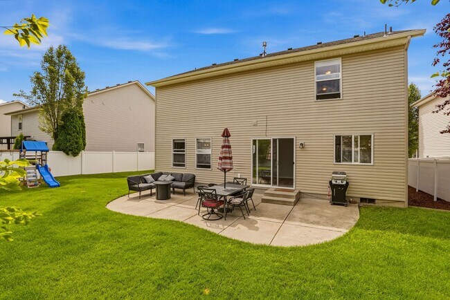 Building Photo - Spacious 3BR/3BA Sonata Springs Home | Minutes to Gonzaga & Downtown Spokane