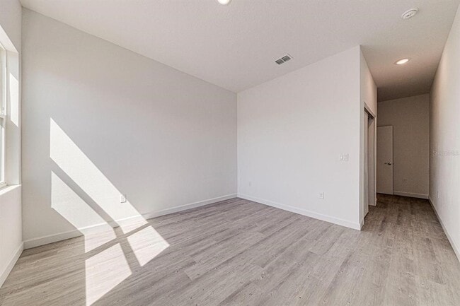 Building Photo - 633 Trikomo Dr