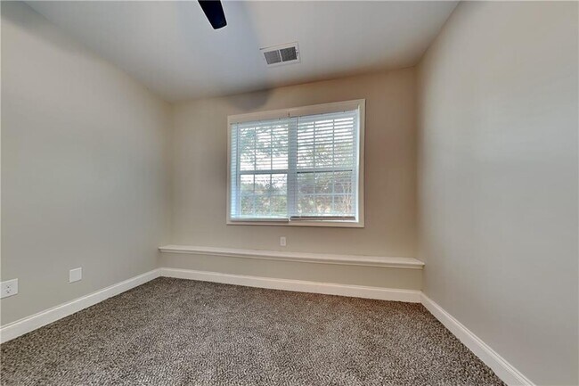 Building Photo - 4915 Wycliffe Dr SW