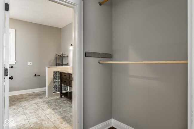 Building Photo - 3265 N New Jersey St