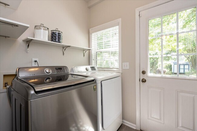 Building Photo - 406 Pershing Rd