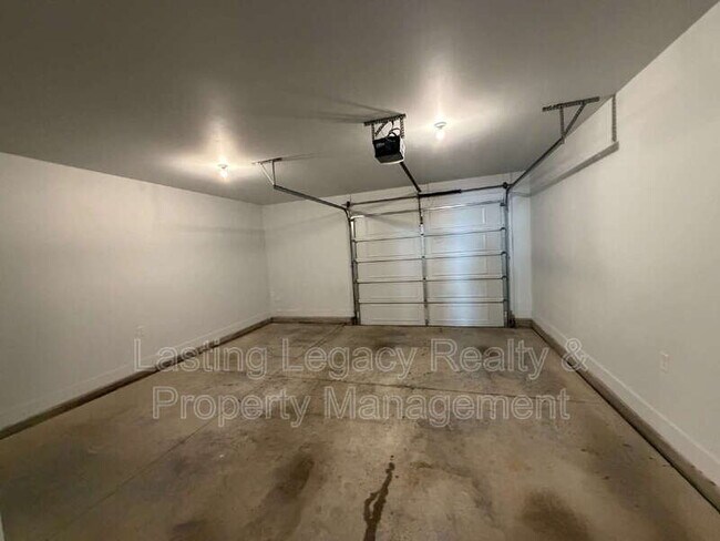 Building Photo - 1752 Eastfall St