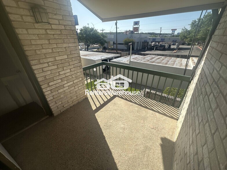 Building Photo - 9915 Powhatan Dr