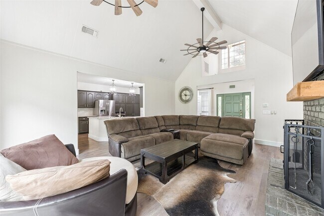 Building Photo - 109 Enchanted Dr
