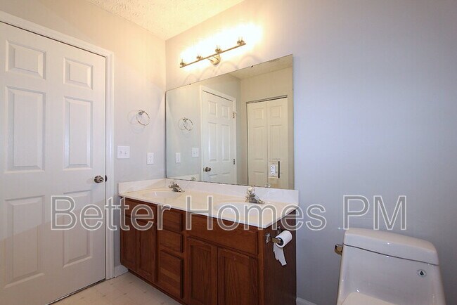 Building Photo - 3208 Mango Dr