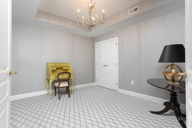 Building Photo - 1 Bedroom w/Den Condo In Meadowmont Villag...