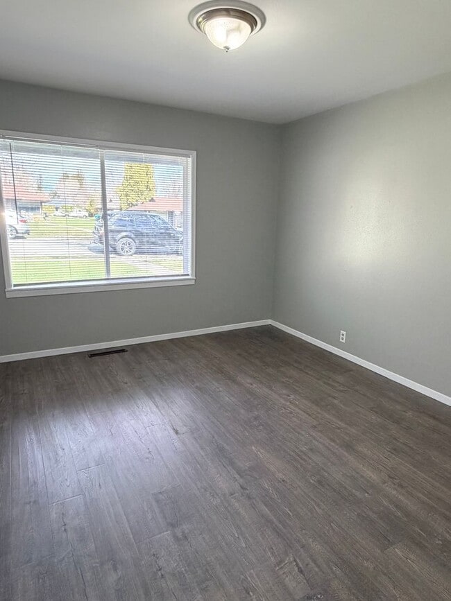 Building Photo - 1255 Montana St