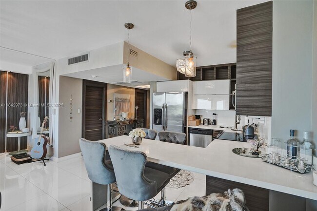 Building Photo - 5401 Collins Ave