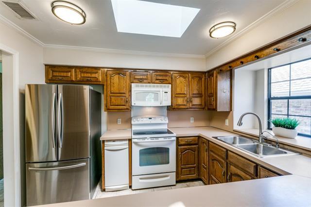 Building Photo - 5915 Volunteer Pl