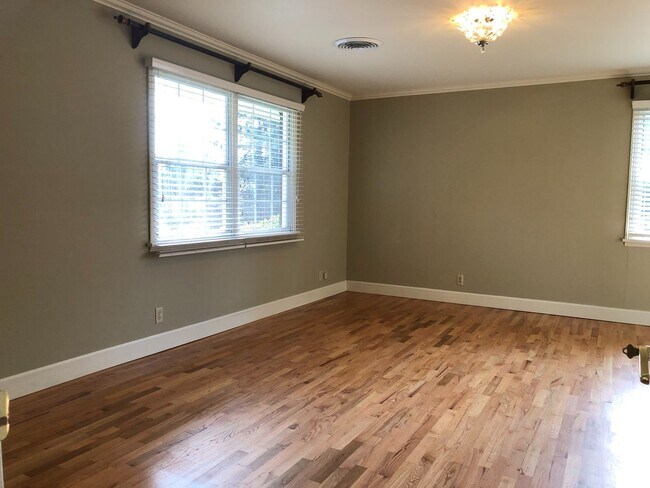 Building Photo - Elegant and Luxury home in Medina, 5 bedro...