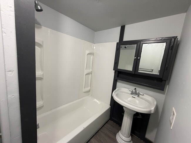 Building Photo - 4 Tillman-