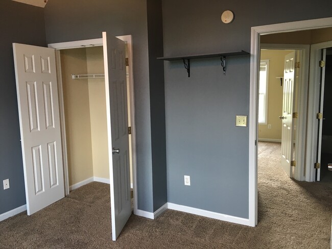 Building Photo - 320 Emmaus Cir