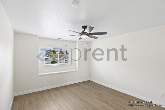 Building Photo - 2475 Canyon Lakes Dr