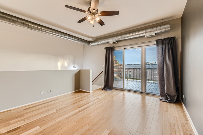 Building Photo - 2333 W Saint Paul Ave