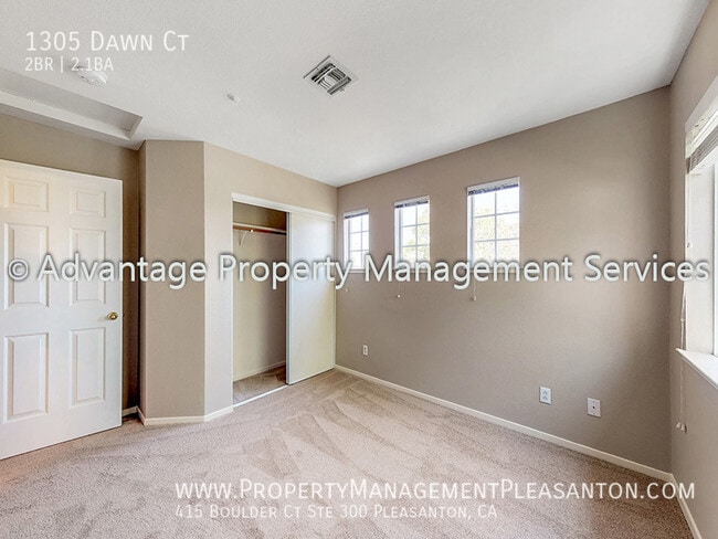 Building Photo - 1305 Dawn Ct