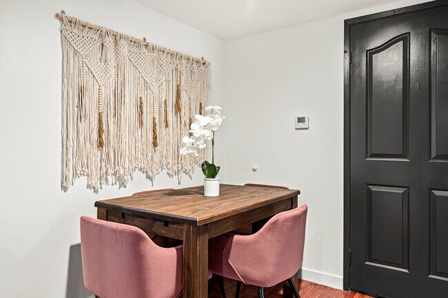 Building Photo - 10777 Ashton Ave