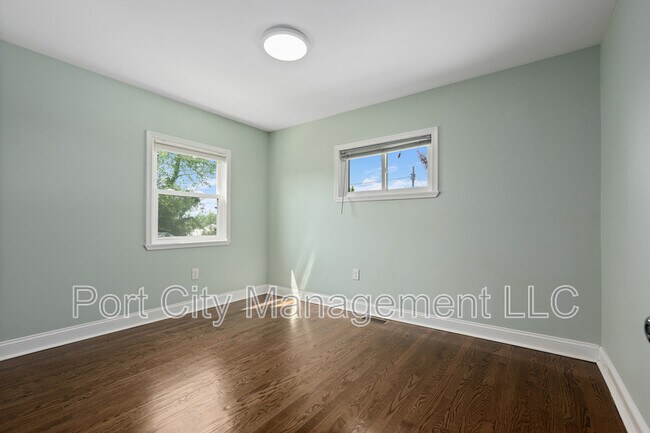 Building Photo - 7017 Yataruba Dr
