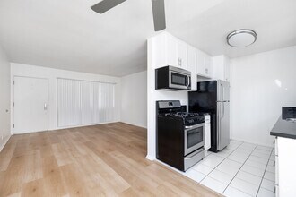 Interior Photo - 2700 Abbot Kinney Blvd