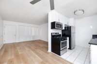 Interior Photo - 2700 Abbot Kinney Blvd